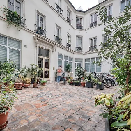 80m2 Center Of Paris, Absolute Calm Apartament *